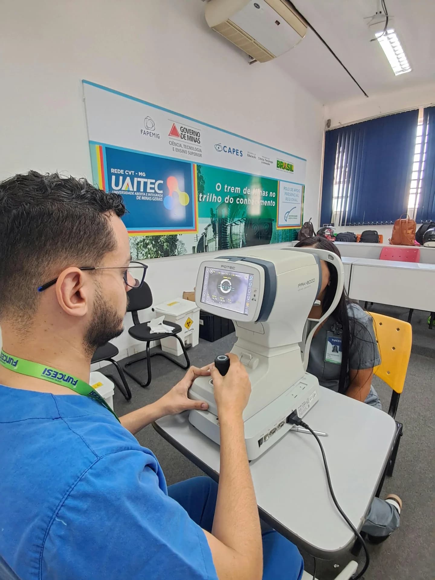 Estudantes de Enfermagem realizam atendimentos na Carreta da Saúde, em Itabira